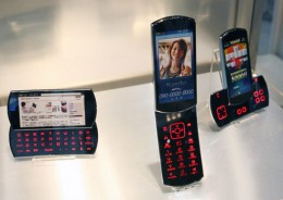 DoCoMo in parteneriat cu Fujitsu  prezinta la CEATEC prototipul unui telefon uimitor de inovativ