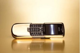 Nokia 8800 Gold Arte Edition, un cadou cu stil de Mos Craciun