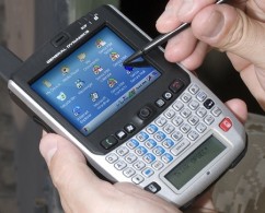 BlackBerry-ul prezidential al lui Obama inlocuit cu un telefon demn de serviciile secrete