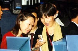 Jumatate din telefoanele mobile din lume au fost produse in China