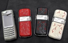 Vertu Constellation F, primul handset cu clapeta marca Vertu 